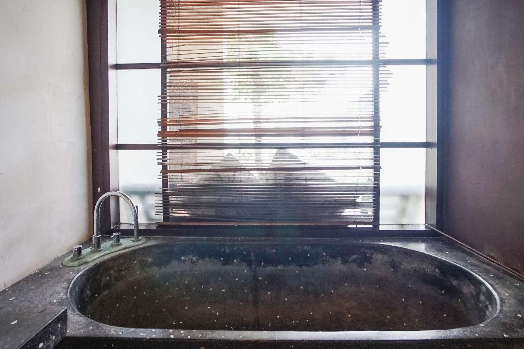 Queen Rose Villa & Spa จิมบาราน ภายนอก รูปภาพ
