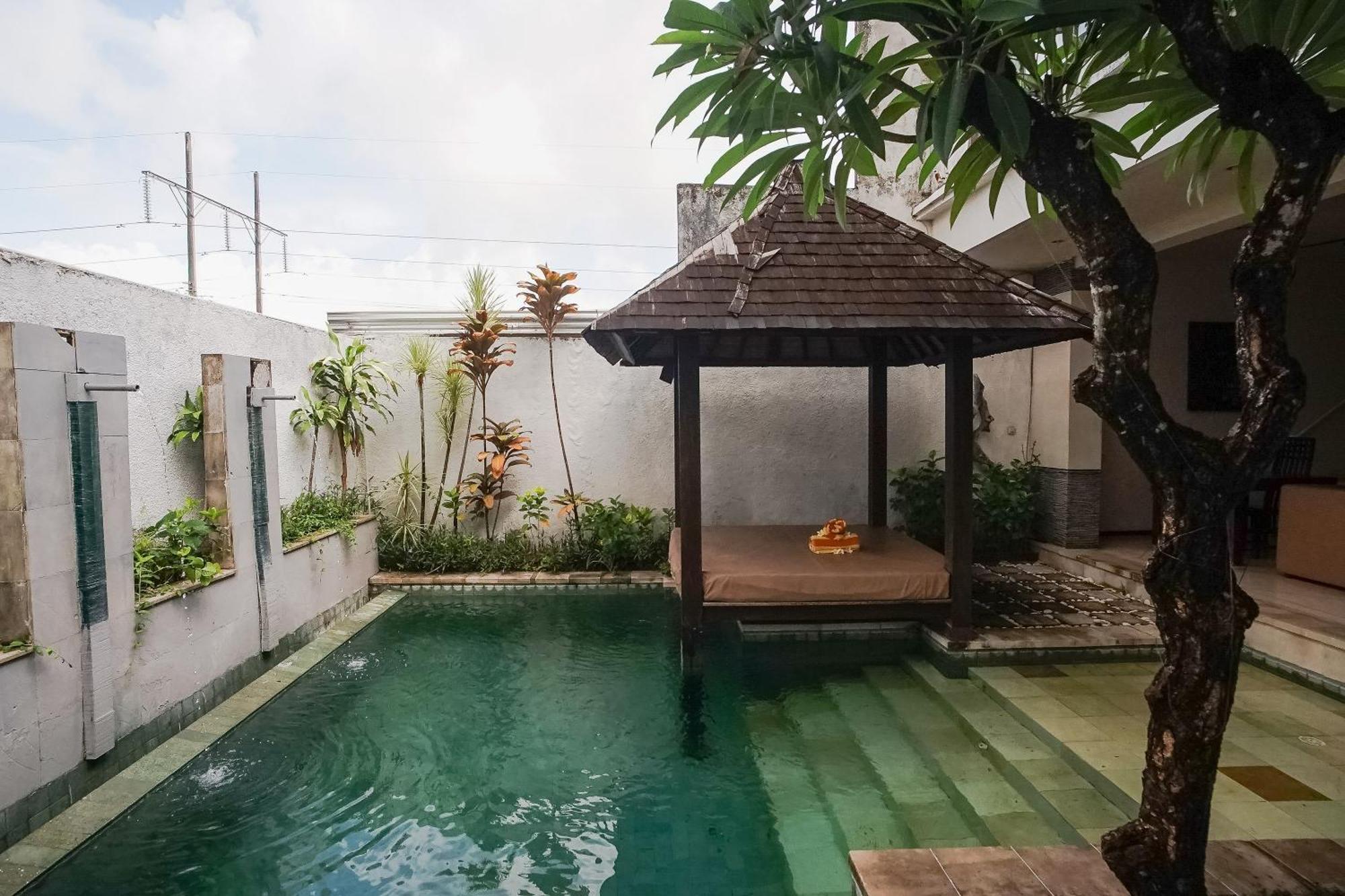 Queen Rose Villa & Spa จิมบาราน ภายนอก รูปภาพ