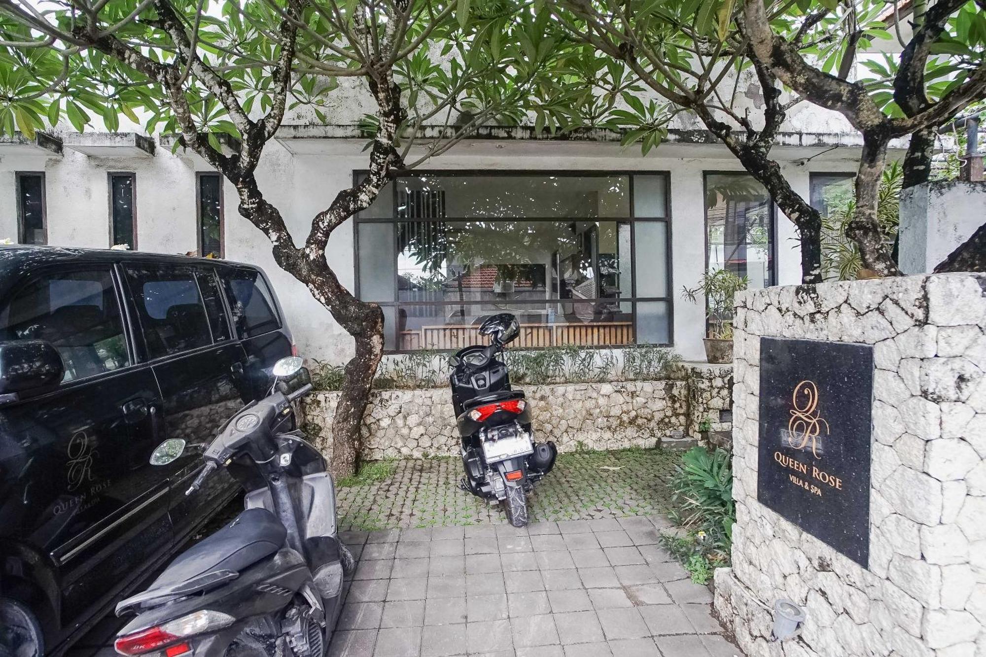 Queen Rose Villa & Spa จิมบาราน ภายนอก รูปภาพ