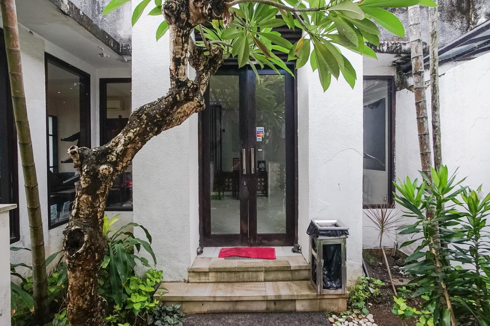 Queen Rose Villa & Spa จิมบาราน ภายนอก รูปภาพ